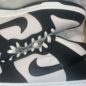 Mens Nike Dunks Mid “Panda” Sneakers